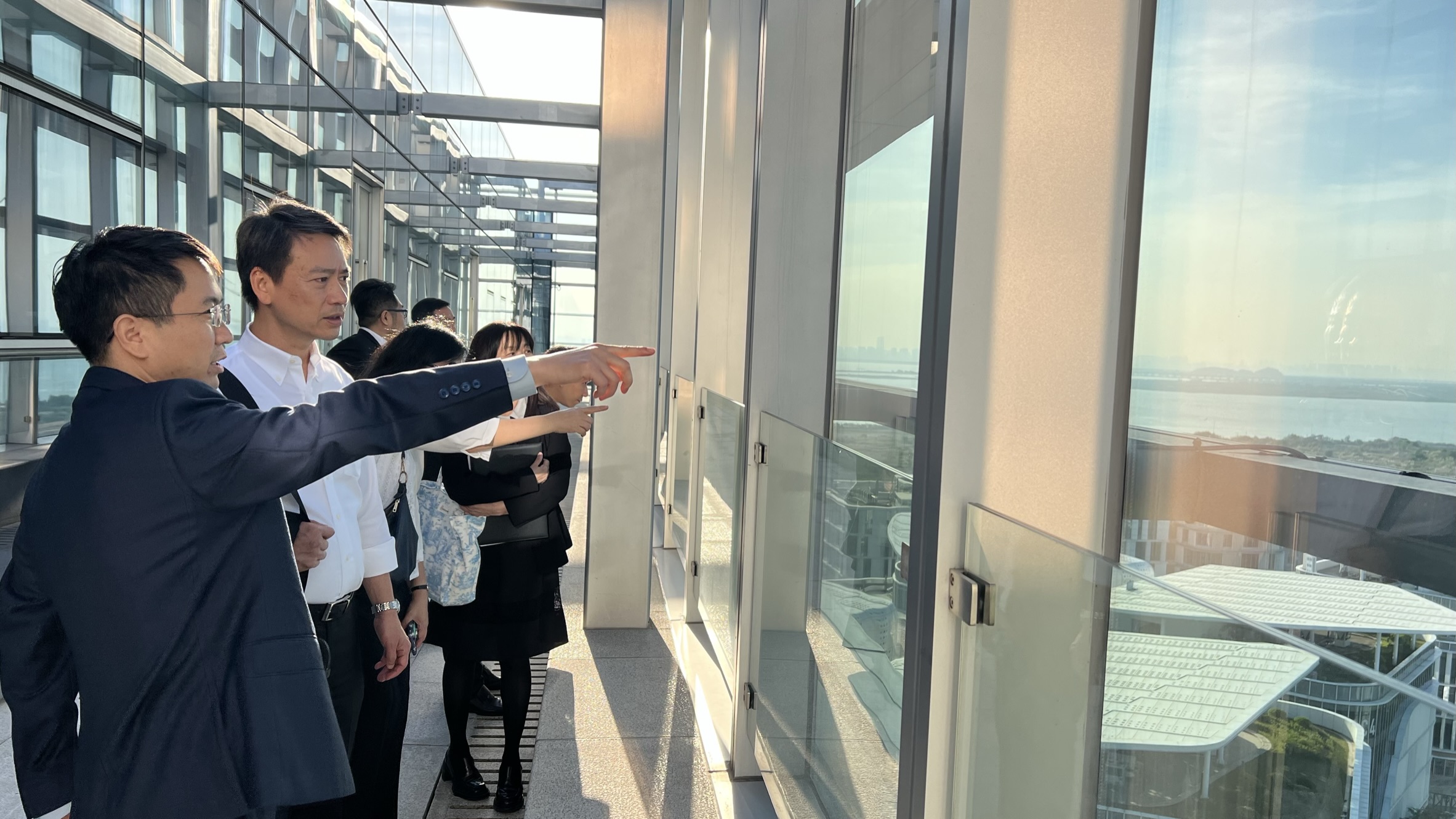 访问团考察粤澳合作中医药科技产业园