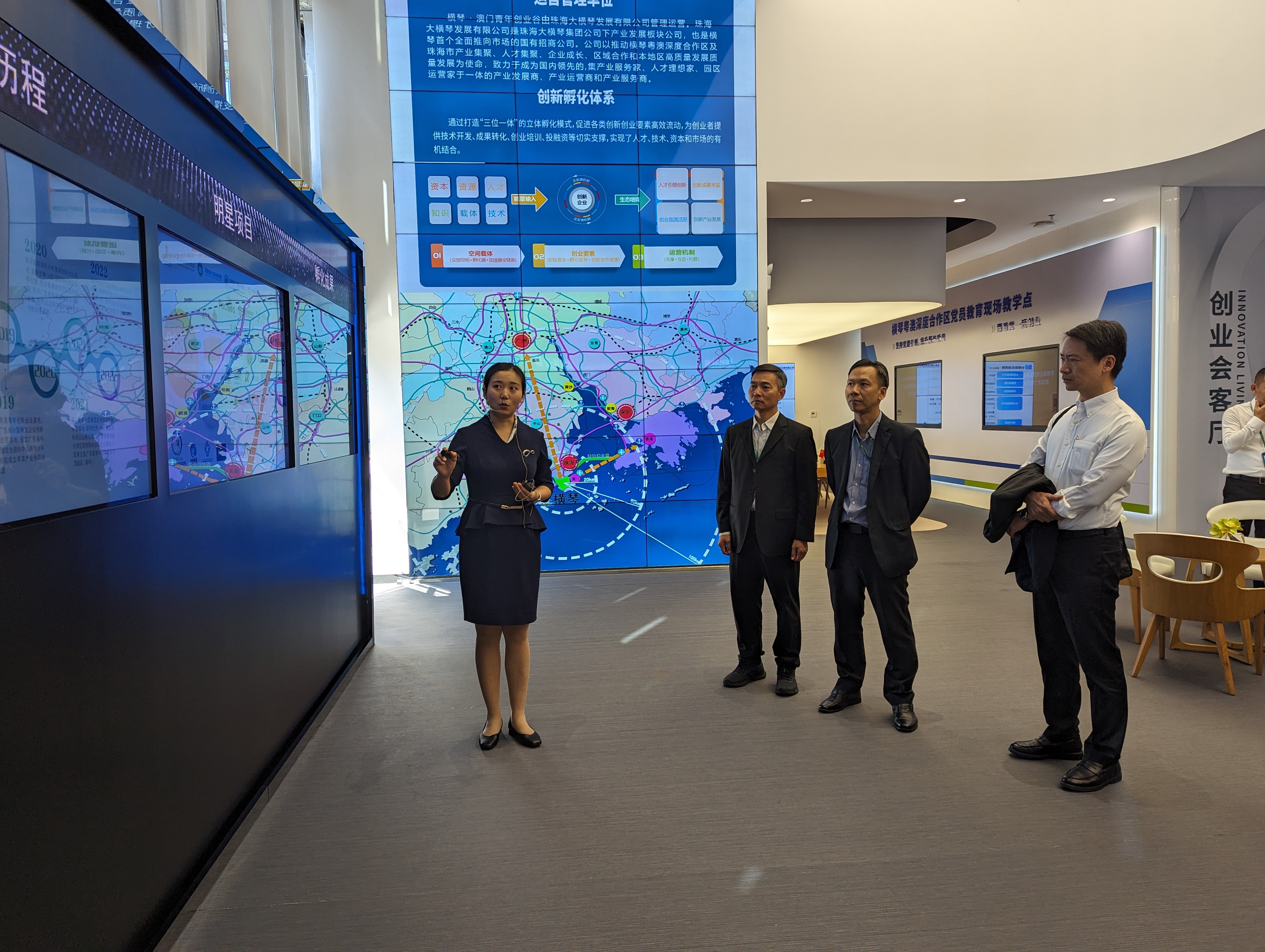 访问团考察横琴澳门青年创业谷