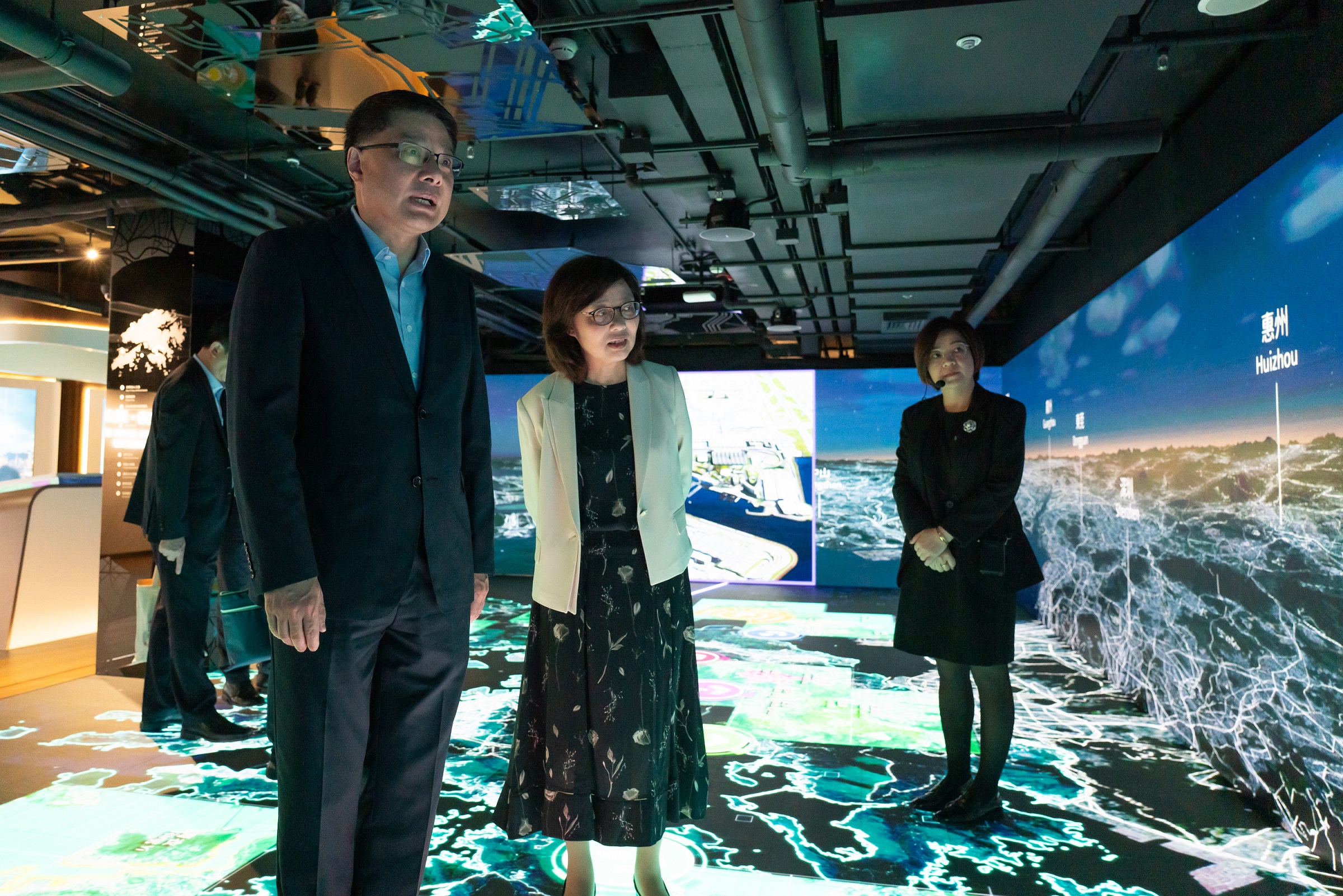 Photo of Shanghai Municipal Commission of Housing and Urban-Rural Development visited the City Gallery on 25 April 2024