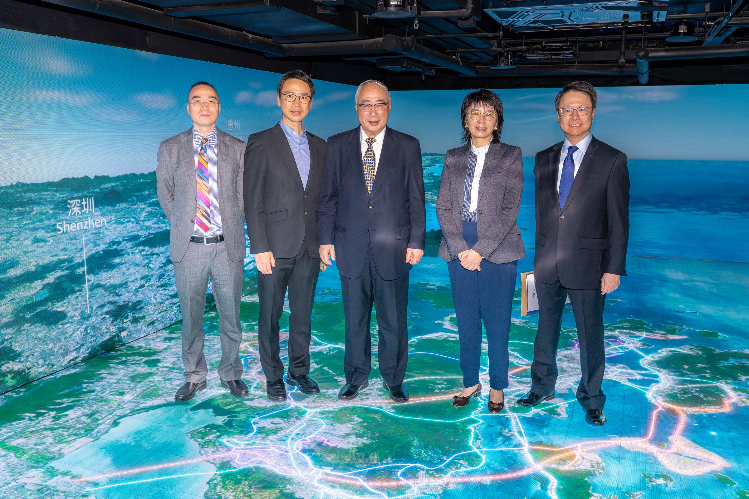 Photo of Special Representative of the Chinese Government on European Affairs, Wu Hongbo, visited the City Gallery on 12 December 2024
