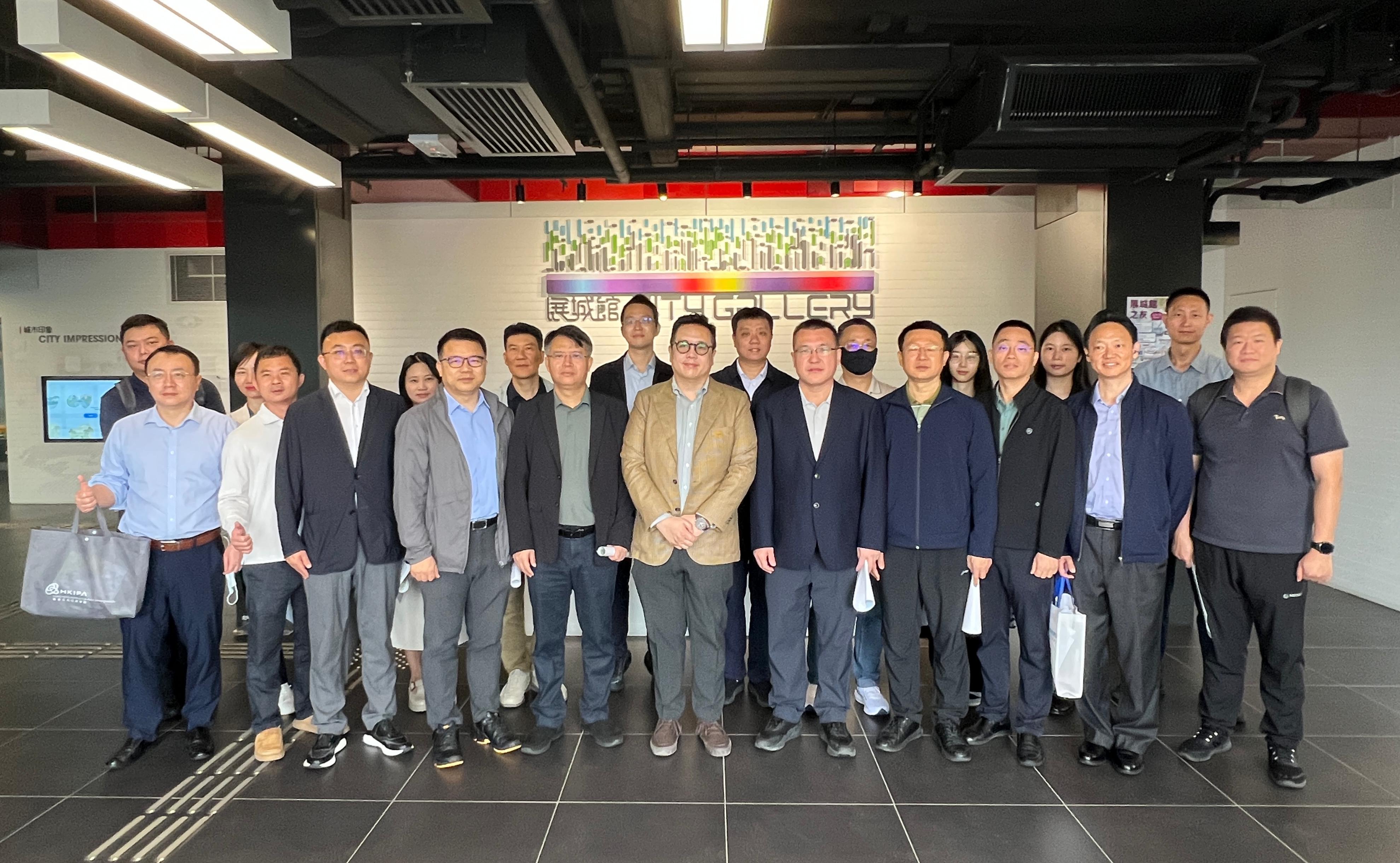 Photo of Shenzhen Municipal People’s Government visited the City Gallery on 29 May 2025